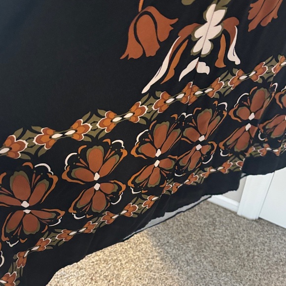 Vince Camuto Black Maxi Dress with Brown Floral Design - Picture 9 of 9
